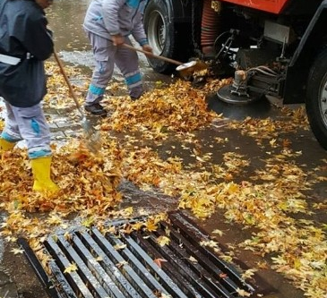Marmaris’te şiddetli fırtına hasarsız atlatıldı