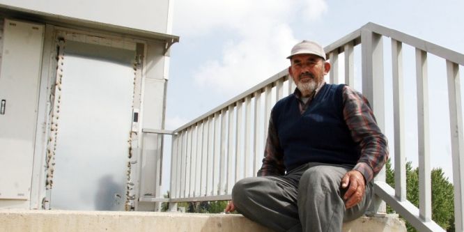 Üst geçit asansörlerine dadanan hırsızlar vatandaşı canından bezdirdi