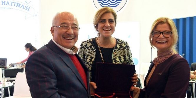 ‘VR Mersin’e En İyi Teknolojik Stant Ödülü