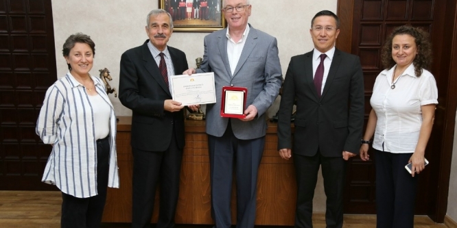 Başkan Kurt, Eskişehir Sanat Derneği Onur Üyesi oldu