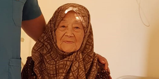 94 yaşındaki kadının safra kesesinden 200 taş çıktı