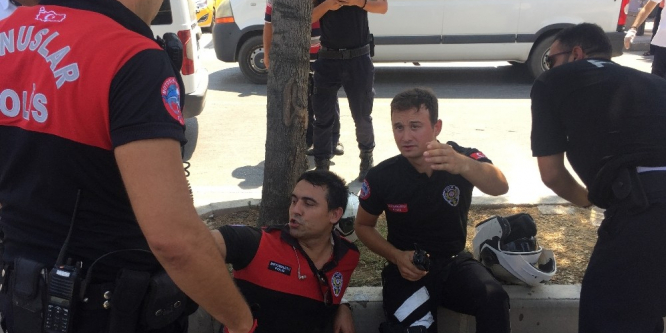 Adana’da trafik kazasında 2 polis yaralandı