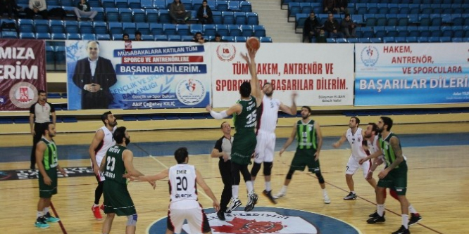77-71 mağlup oldu