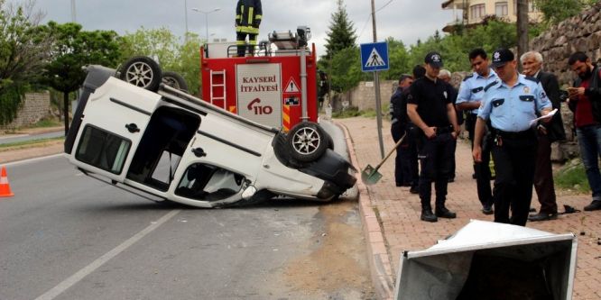 Çöp konteynerine çarpan otomobil takla attı