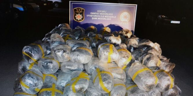 Saman yüklü tırda 770 kilo esrar ele geçirildi