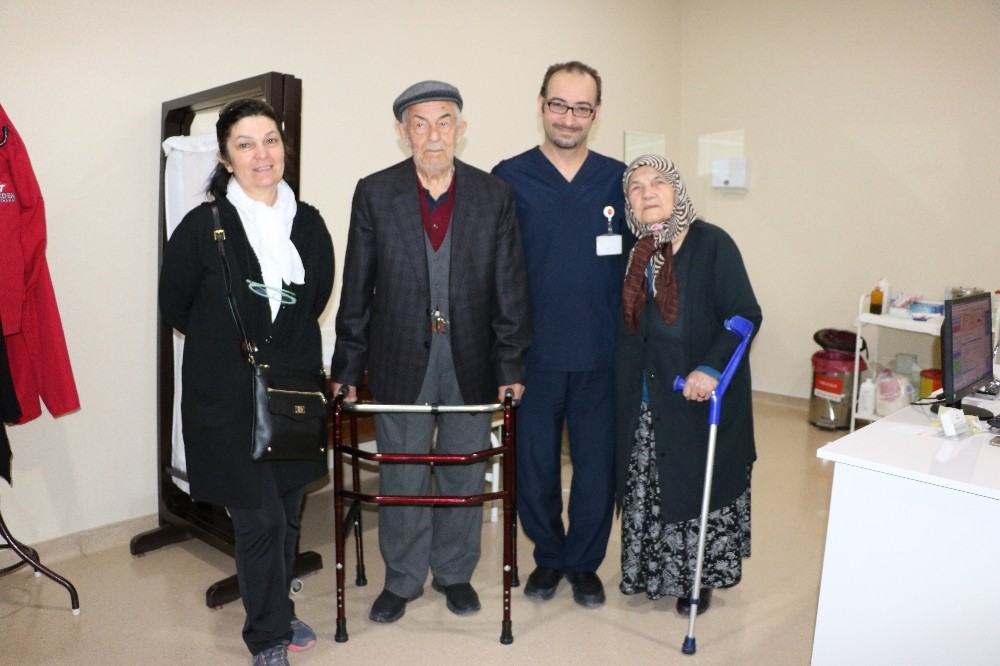 95 Yaşında Kalça Protezi oldu, hastaneden yürüyerek çıktı 