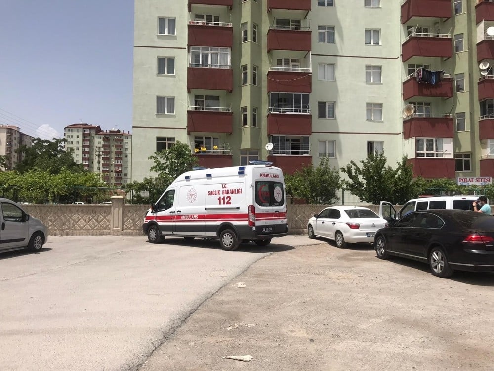 95 yaşındaki kadın evinde ölü bulundu 
