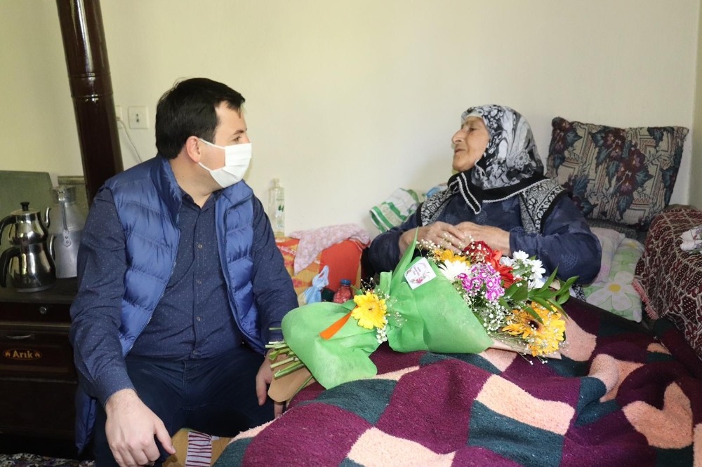 95 Yaşındaki Nürvet Nine’nin Anneler Günü unutulmadı 