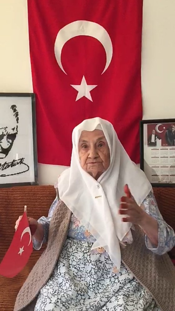 95 yaşındaki Resmiye niye 19 Mayıs’ı video ile kutladı 
