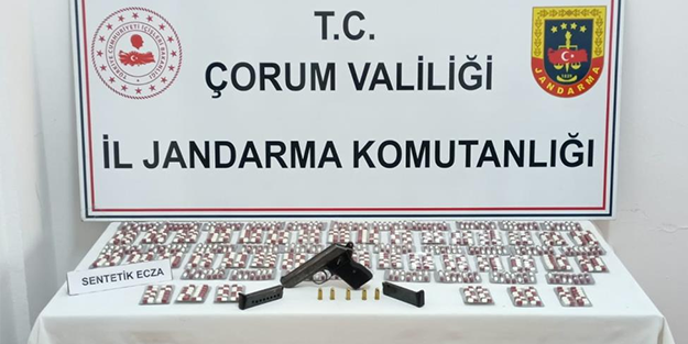 952 adet sentetik ecza hap ele geçirildi