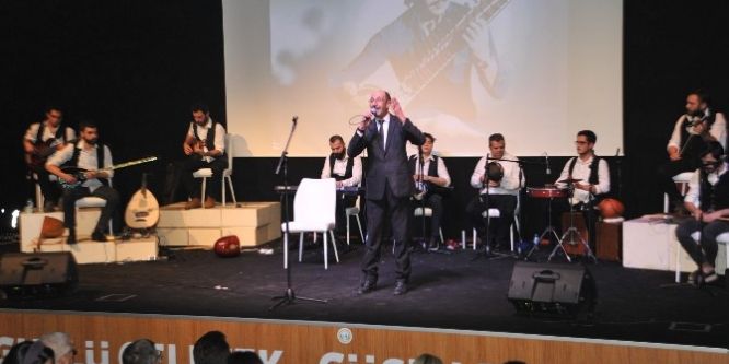 Bozüyük’te müzik ziyafeti verildi