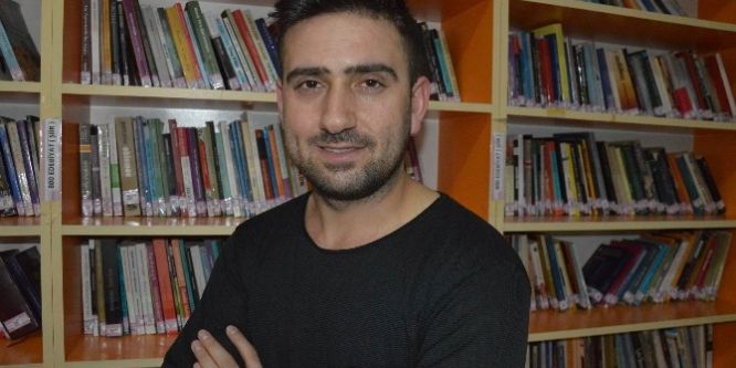 Gönlünü ‘kütüphaneye’ kaptırdı