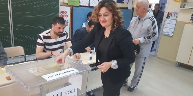 Ankara'da ilk oylar sandığa atıldı