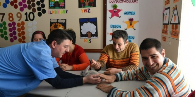 Hayvan sevgisi engel tanımıyor
