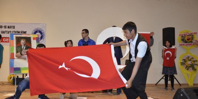Engelli çocuklar gönüllerince eğlendi