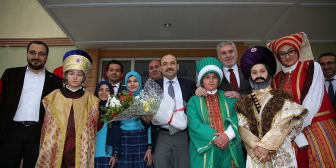 Vali Ustaoğlu, Fetih ve Gençlik Şöleni’ne katıldı