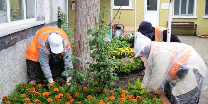 Bozüyük’te 26 camiye 10 bin çiçek