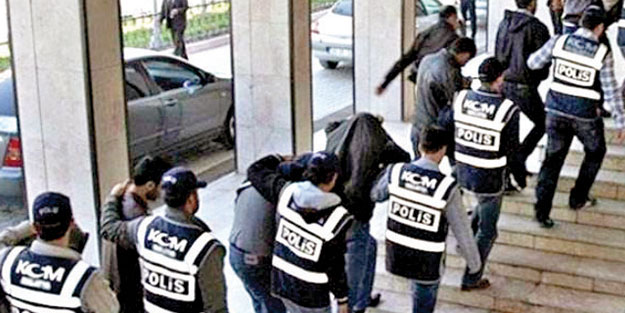 95’i muvazzaf 162 FETÖ’cüye gözaltı