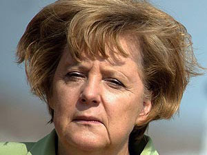 Merkel’den bir sıcak, bir soğuk mesaj