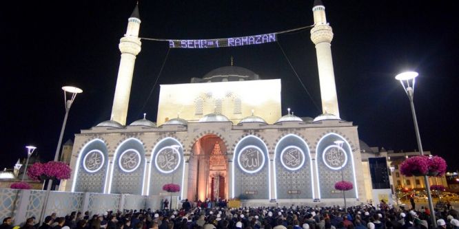 Konya’da Ramazan coşkusu ilk teravihle başladı