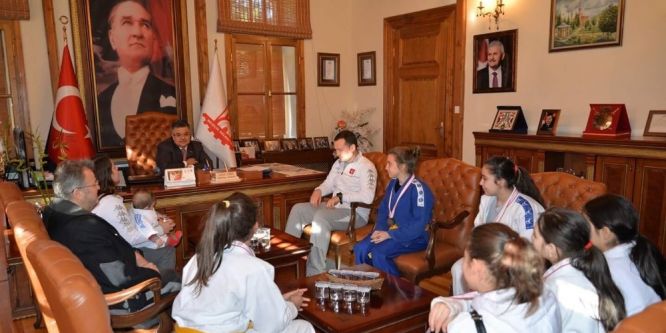 Sporculardan Başkan Yağcı’ya süpriz ziyaret