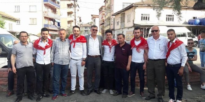 Başkan Duymuş, kınalı kuzuları askere uğurladı