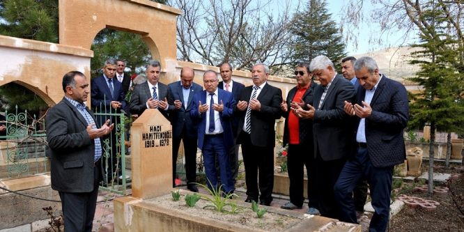 Hamit Fendoğlu mezarı başında dualarla anıldı