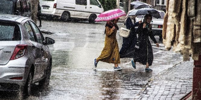 Yağış hayatı olumsuz etkiliyor