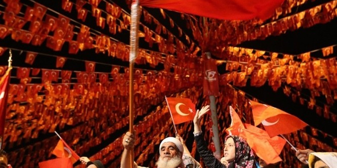 Demokrasi nöbetleri devam ediyor
