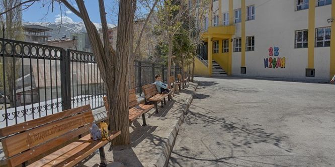 Hakkari’de oturma bankları kuruldu