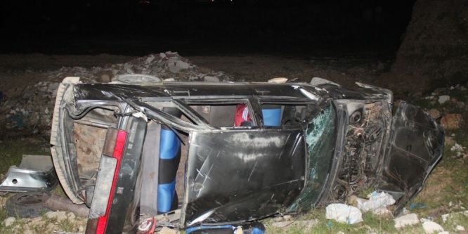 Otomobil 25 metre yüksekten uçtu: 6 yaralı