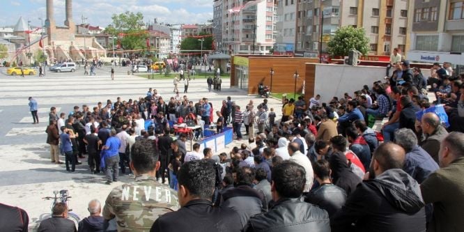 Bileğine güvenenler kıyasıya karıştı