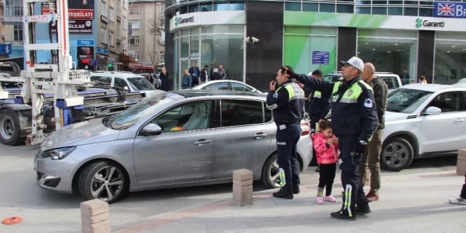 Hatalı park edilen aracın çalıntı olduğu ortaya çıktı