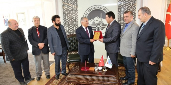 Türkiye Yazarlar Birliği üyeleri Melikgazi Belediye Başkanı Büyükkılıç'a ziyaret