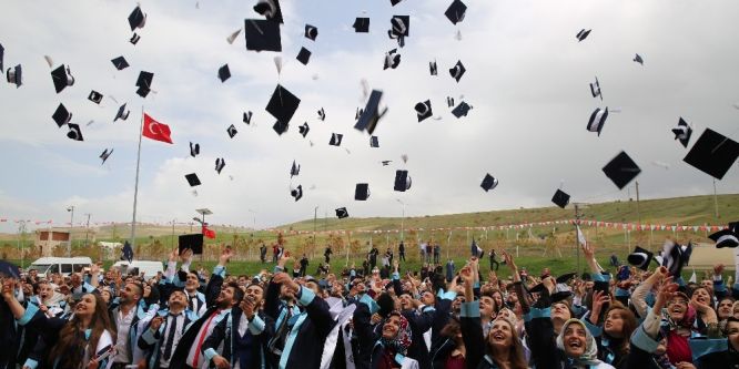 Bayburt Üniversitesi’nde mezuniyet heyecanı