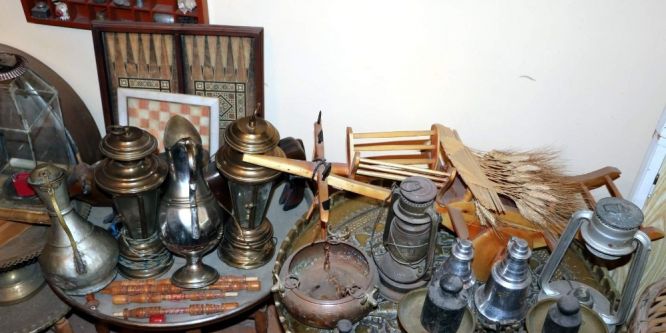 İş yeri değil antika eşya müzesi