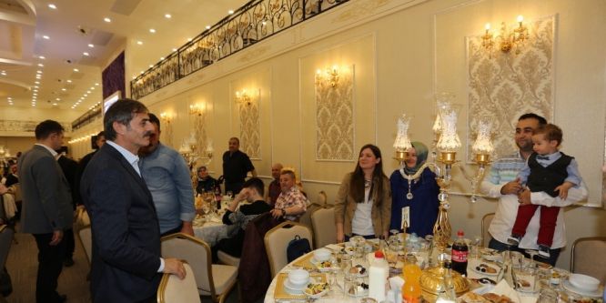 Serdivan Belediye personeli iftarda buluştu