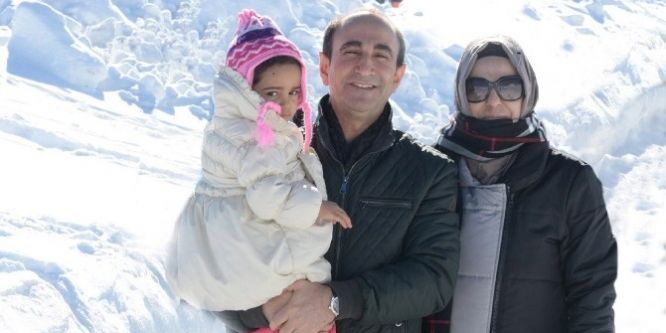 Yıldırımlı çocuklar kayak öğreniyor