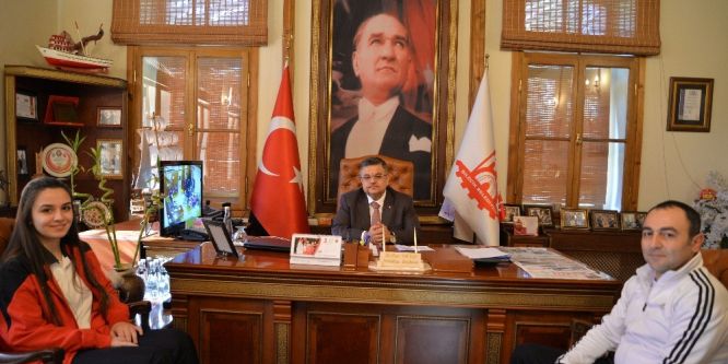 Başkan Yağcı başarılı sporcuyu kabul etti