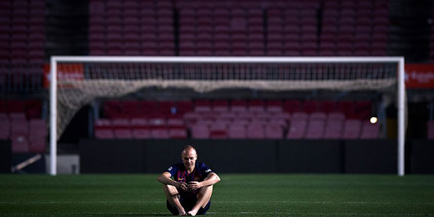 99 bin kişilik statta tek başına oturdu!