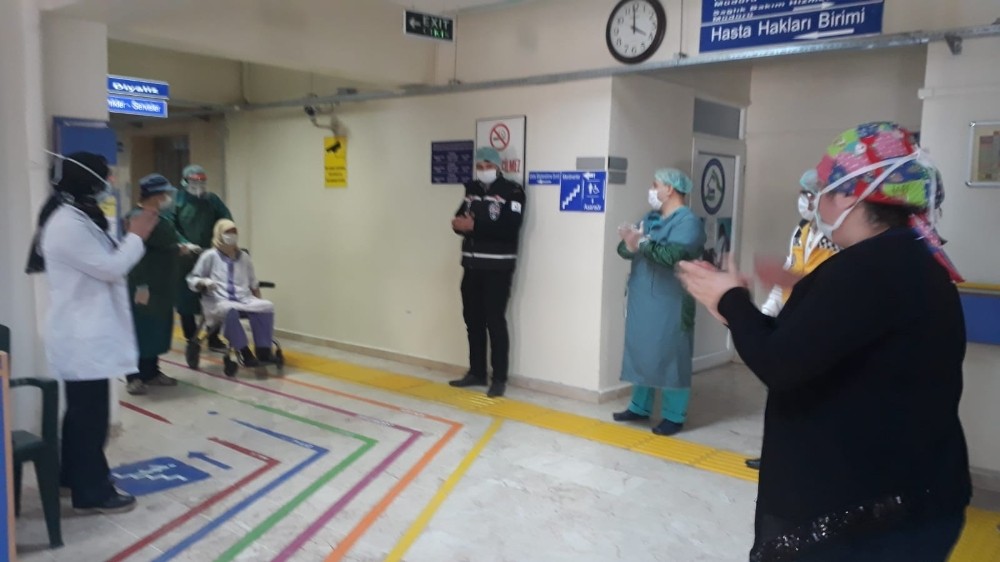 99 yaşındaki Fatma nine koronayı yendi 