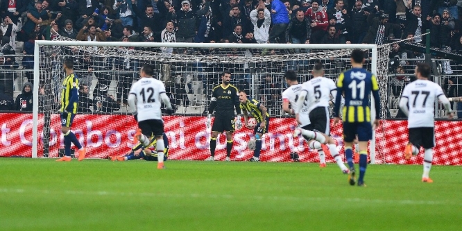 Ziraat Türkiye Kupası: Beşiktaş: 1 - Fenerbahçe: 2 (İlk yarı)