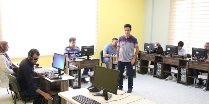 Büyükşehir’den görme engellilere bilgisayar kursu