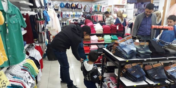 Gönüllü gençler çocuklara sevinç kaynağı oldu