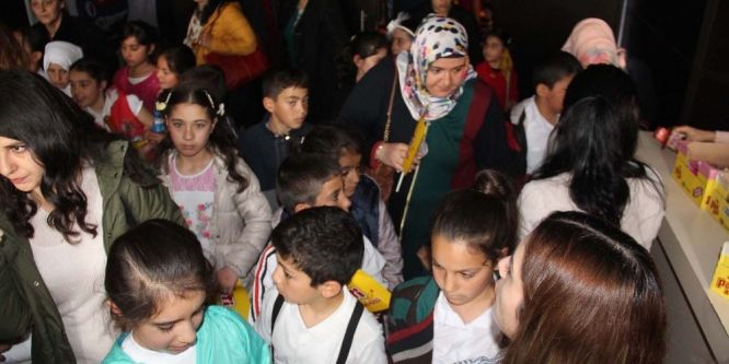 Kars Belediyesi çocukları tiyatroyla buluşturdu