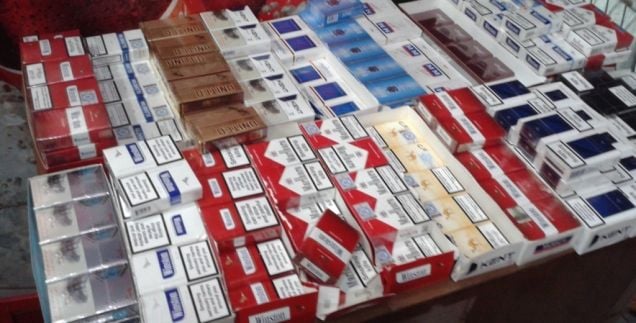 Polis 2 bin paket kaçak sigara ele geçirdi
