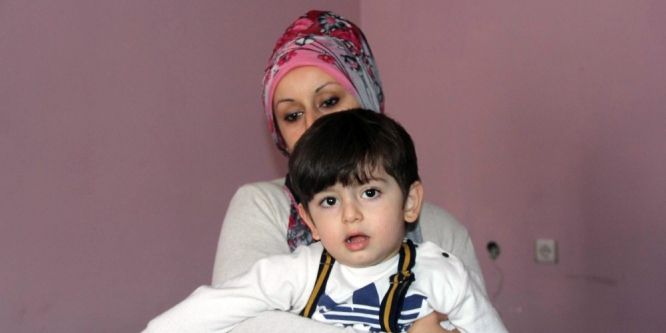 2.5 yaşındaki otizmli Tufan tedavi edilmezse gözlerini kaybedecek