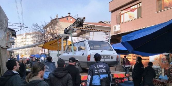 Zabıtadan pazar yerine araç bırakmayın uyarısı