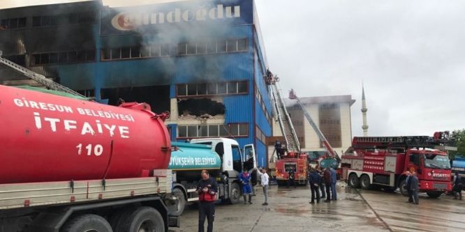 Fabrika yangını kontrol altına alınamıyor
