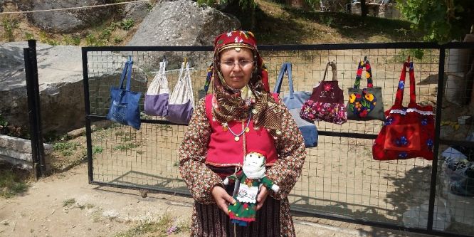 Gelin - kaynana birlikte üretip satıyorlar